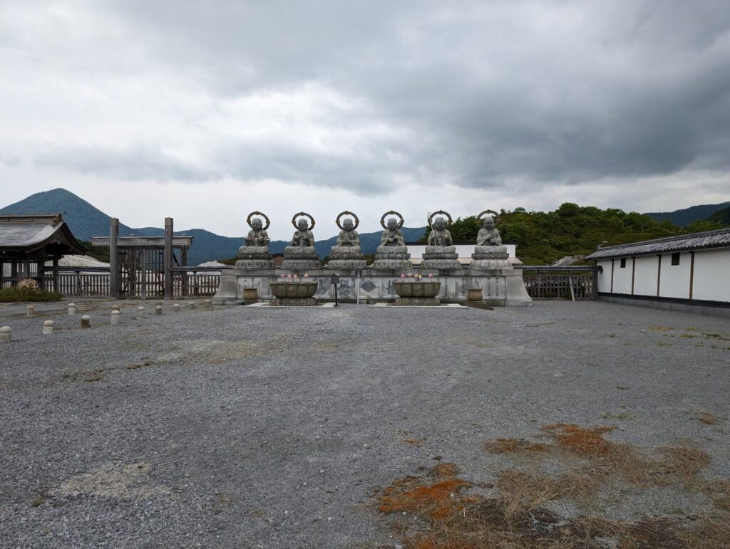 青森県むつ市の霊場・恐山菩提寺と宇曽利湖｜日本三大霊場の景観写真